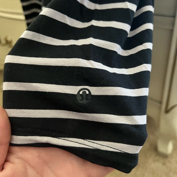 Lululemon Lightweight Long-sleeved Shirt Size 6 - Picture 2 of 3